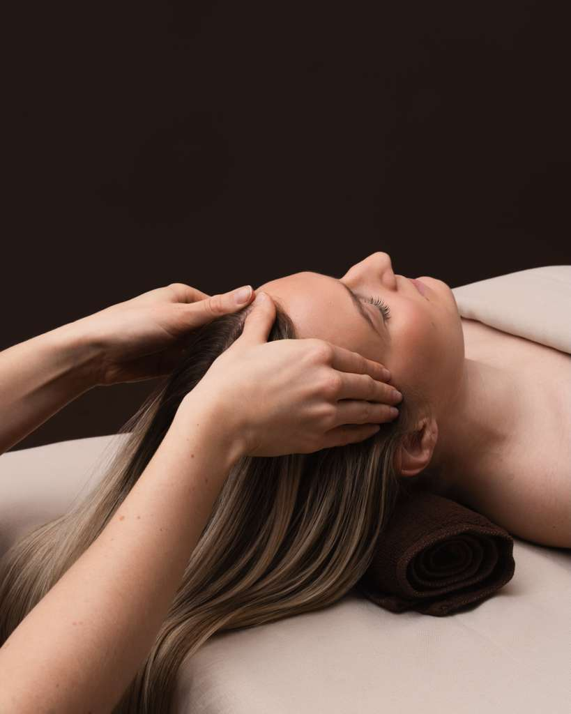 Express scalp reset — scalp massage and warm-towel ritual before a blowout