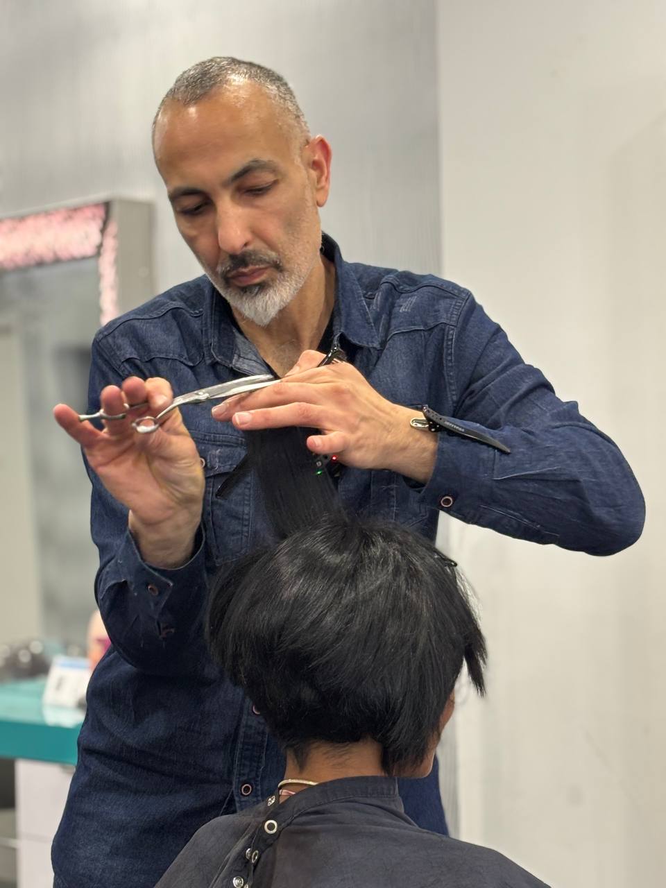 Yaniv styling a client